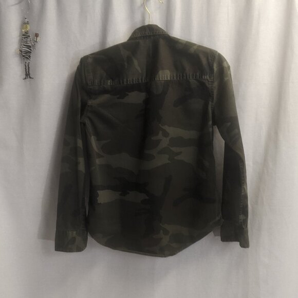 Abercrombie & Fitch Size XS Camo Button Down Long Sleeves - Picture 3 of 13